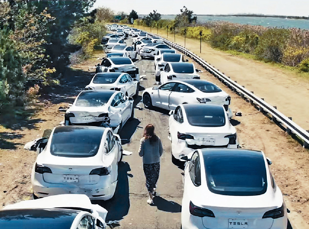 寸爆Tesla■因为架车冇导航，Clay争啲返唔到民宿，同时发现Tesla玩揽炒。