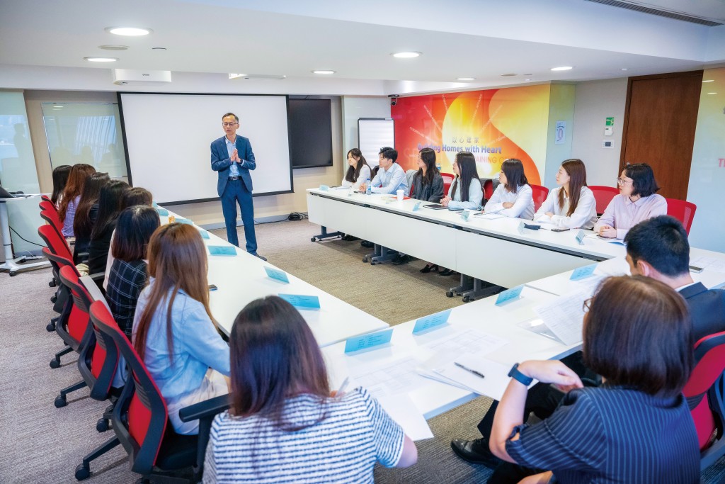 新地員工流失率多年來處於行業最低水平。