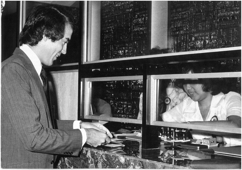 滙豐於戰後在全港各區陸續開分行服務市民。 滙豐於戰後在全港各區陸續開分行服務市民。