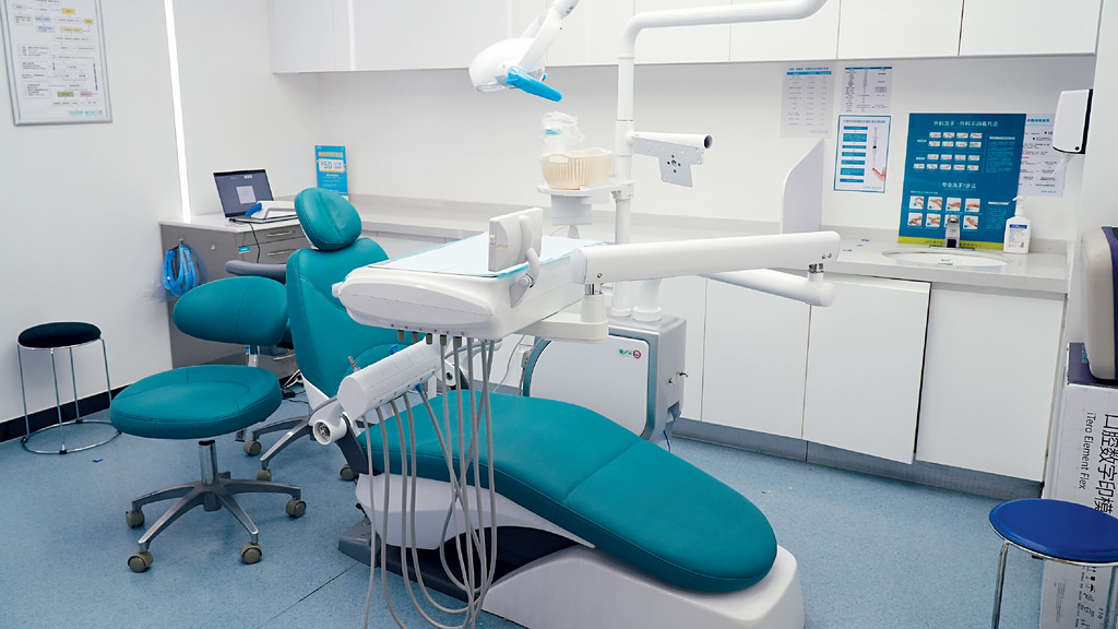 ■每間診症室的設備先進，每位醫生和護士的服務態度亦一流。