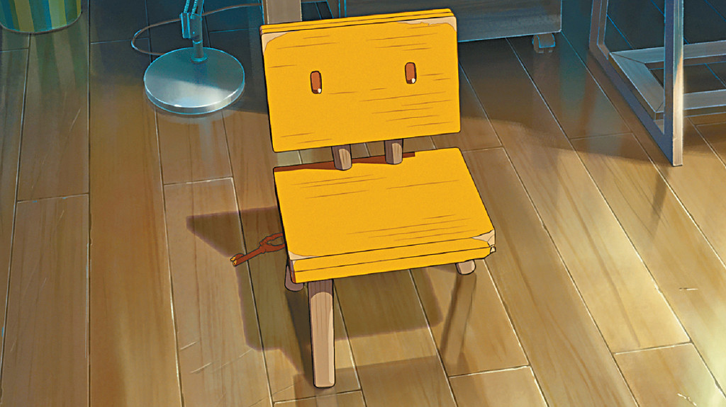 佢系人嚟
■草太因为受诅咒而变成三脚椅，但佢冇放弃，照旧以呢个形态去揾门。