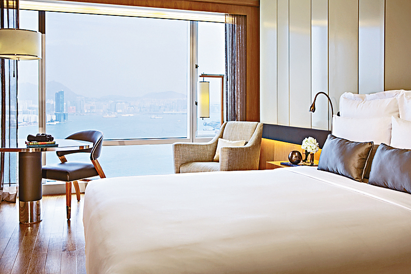 ●万丽海景酒店的海景客房。