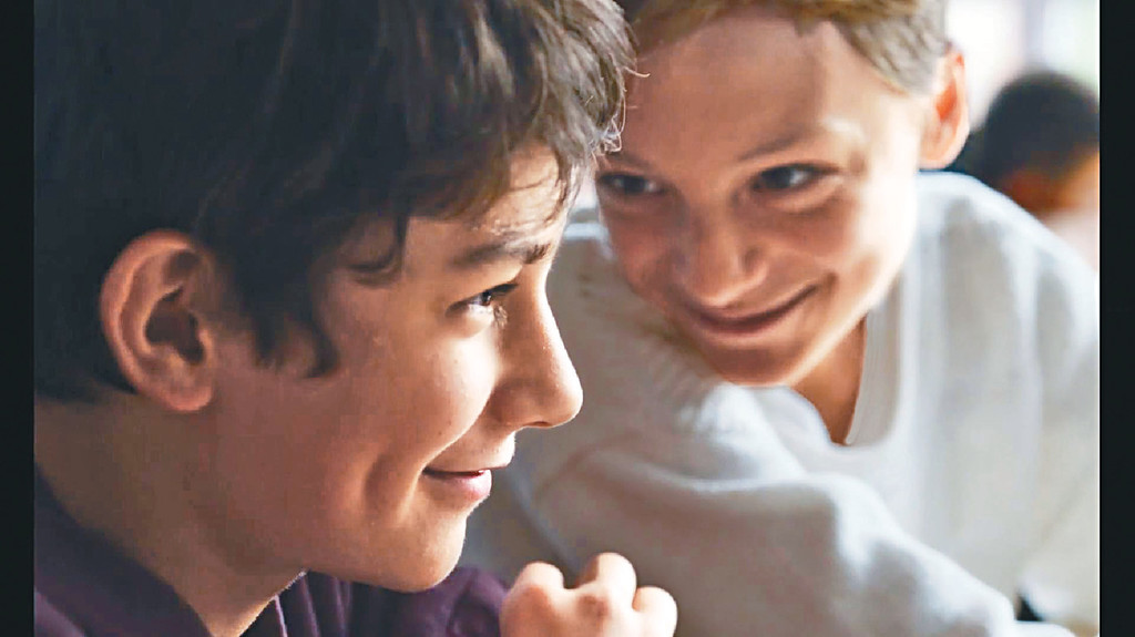 靓仔到呢
■洛米(左)及李奥，后者是导演搭火车时发掘，力邀去试镜。