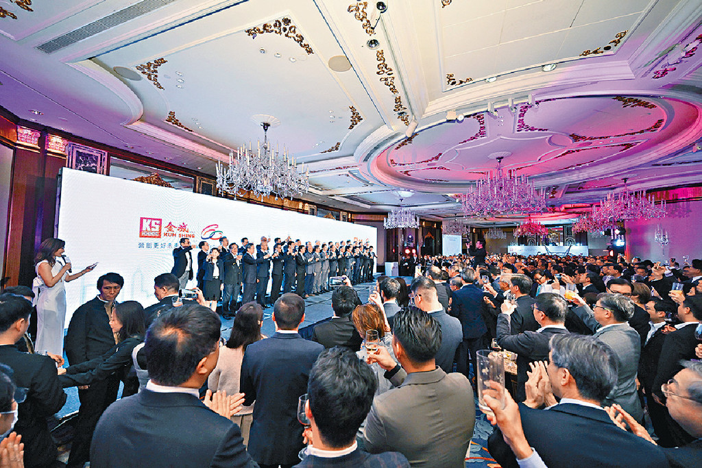 ■金城營造集團舉行「金城60周年慶祝酒會」與香港城市建設領域的領袖、各界好友共慶鑽禧，金城行政總裁王紹恆太平紳士與主禮嘉賓一同主持祝酒儀式，盛況空前。