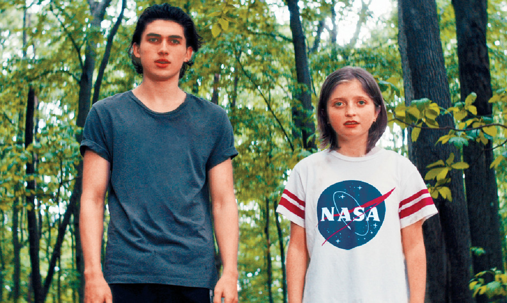 古怪兄妹■中产夫妇的一对仔女，阿哥好怪，阿妹更怪。