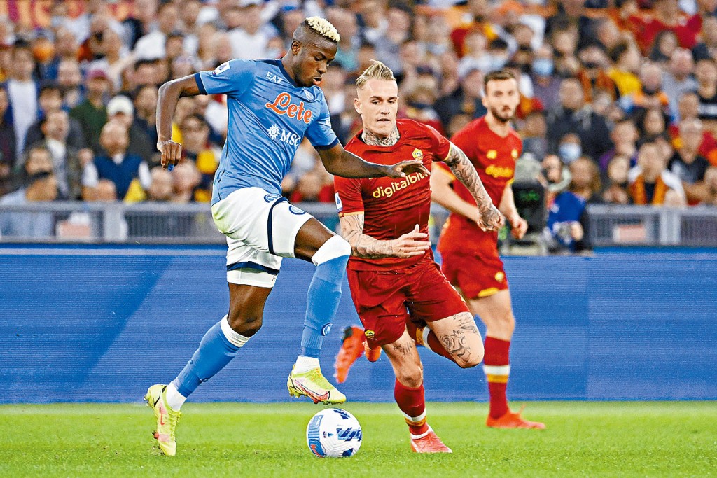 多得将帅支持，域陀奥森汉（蓝衫）今仗必拼尽争取士哥。