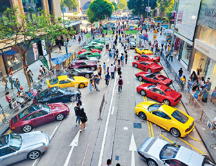 ■95辆老爷车挤满了三段遮打道,场面壮观。 ■95辆老爷车挤满了三段遮打道,场面壮观。