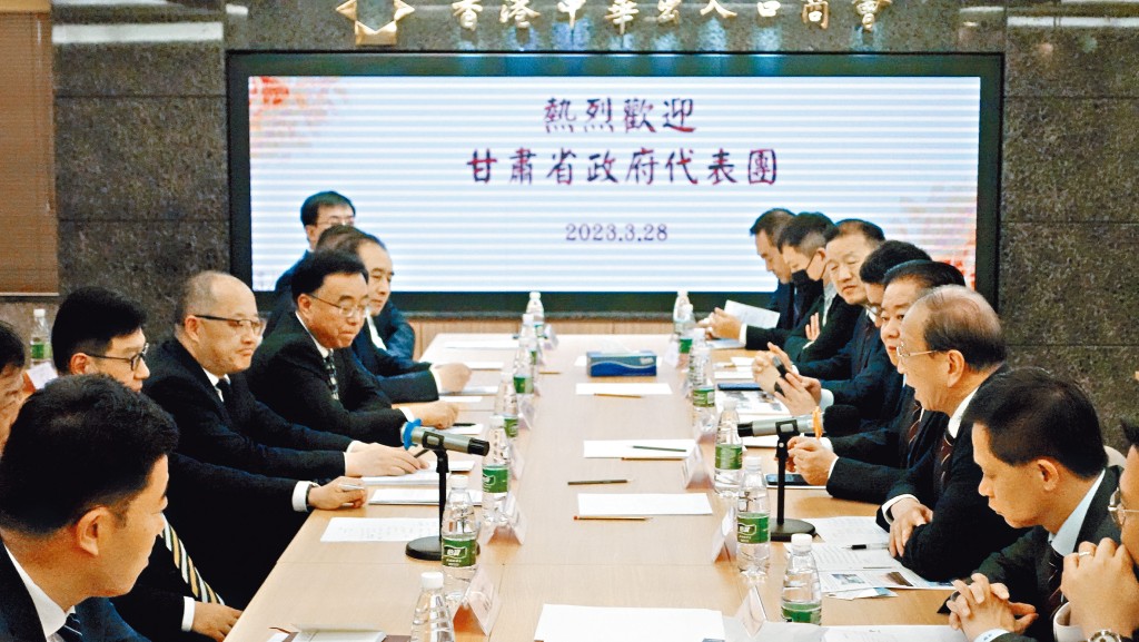 中出商會近期接待多個內地招商訪問團,促進兩地貿易往來。 中出商會近期接待多個內地招商訪問團,促進兩地貿易往來。