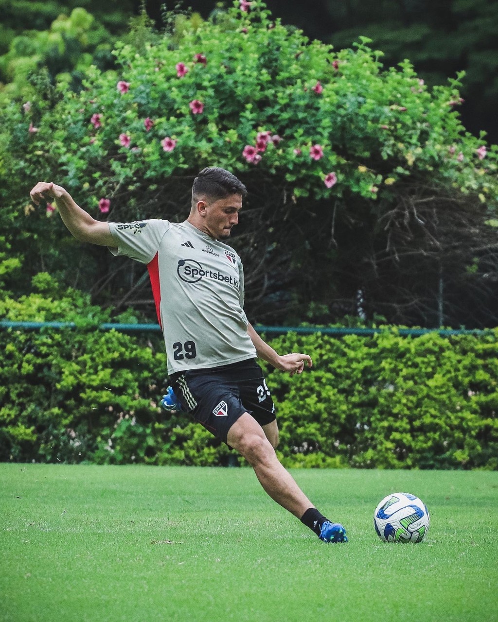 聖保羅努力備戰。聖保羅Twitter