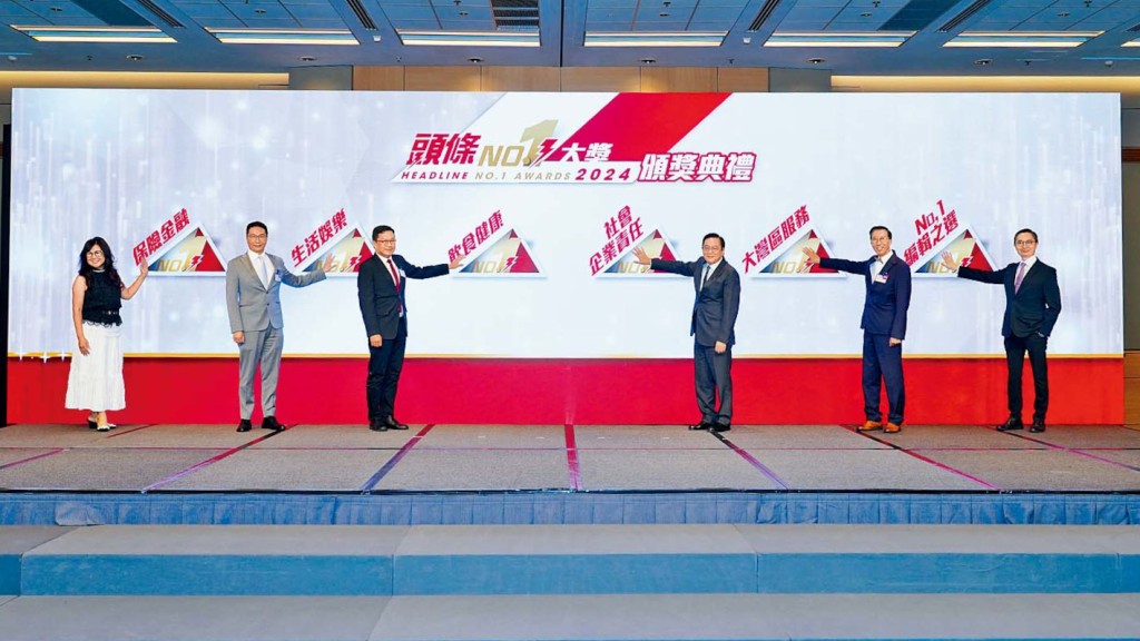 左起/香港市务学会总干事张丽声女士、全国政协委员，立法会议员（批发及零售界）邵家辉议员,BBS JP、《头条日报》总编辑刘国业先生、行政会议非官守议员、立法会议员林健锋先生 大紫荆勋贤, GBS, JP、香港市务学会荣誉主席陈裕光博士、星岛新闻集团业务发展副总经理刘孟辉先生，一同主持启动仪式。