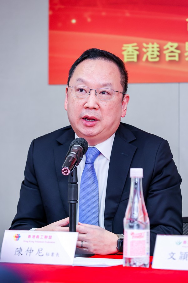 全國人大代表、香港立法會議員、香港義工聯盟秘書長陳仲尼