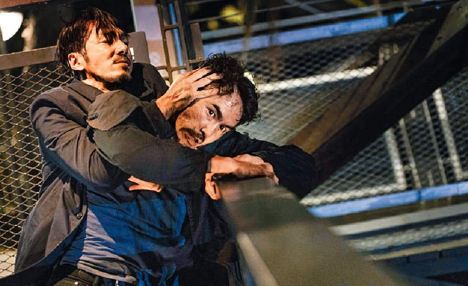 打到爆眼■李李仁同阮经天一碰面就系咁打，拳拳到肉超暴力，仲爆埋眼。