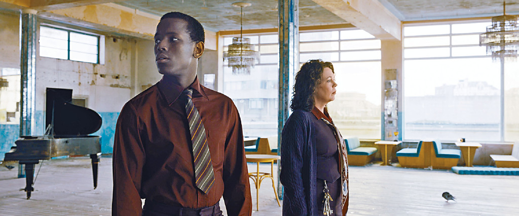 亲热基地
■戏院有一个荒废餐厅，是两人的亲热小天地。