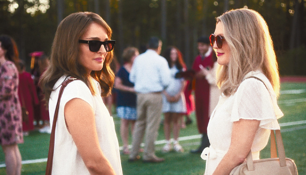 好似孖妹■两人越嚟越似，尾场毕业礼相遇，如孖妹。