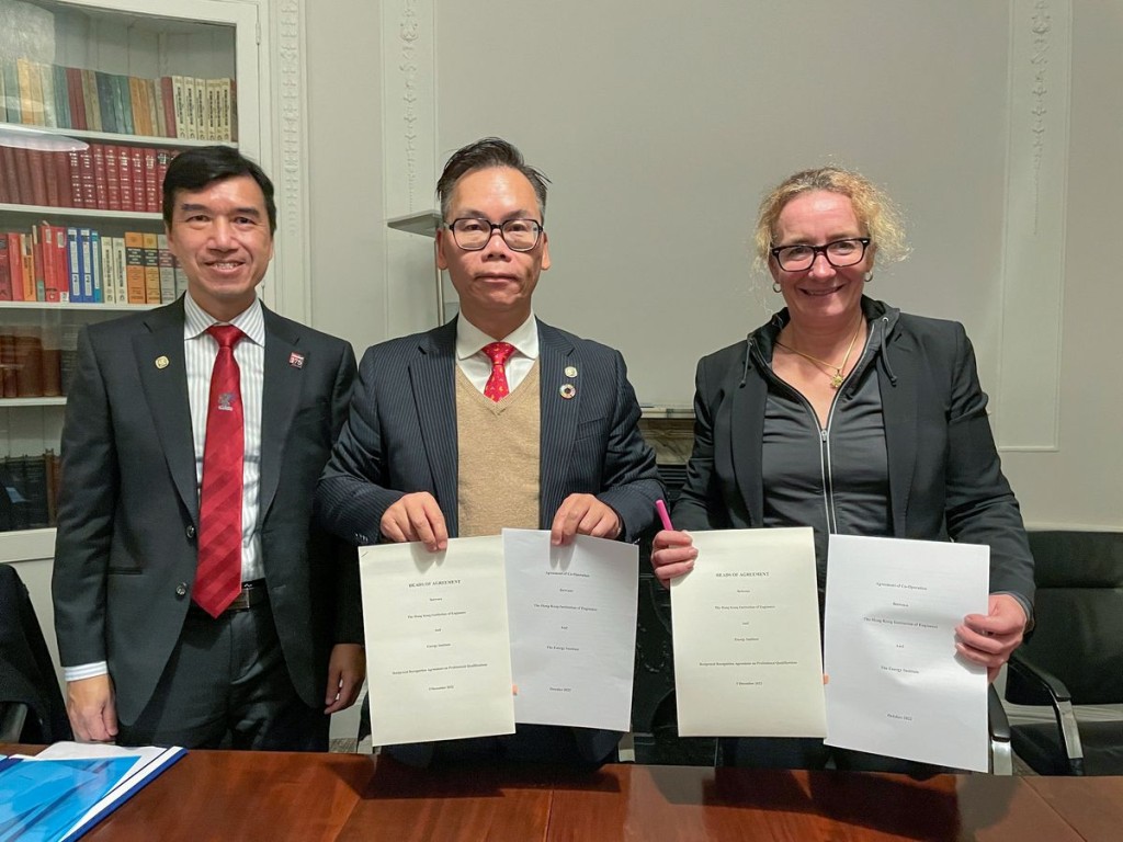 學會會長卜國明工程師與英國能源學會續簽資格互認和合作協議