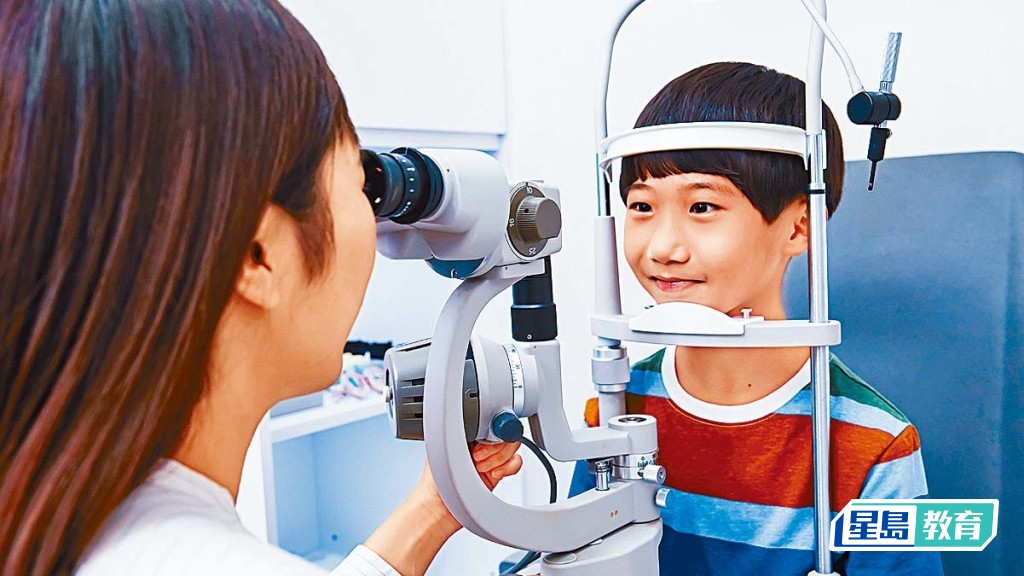 網上學習普及令學童近視加深情況日趨嚴重，每年應定期進行全面眼睛檢查, 如發現有近視就要及早控制。