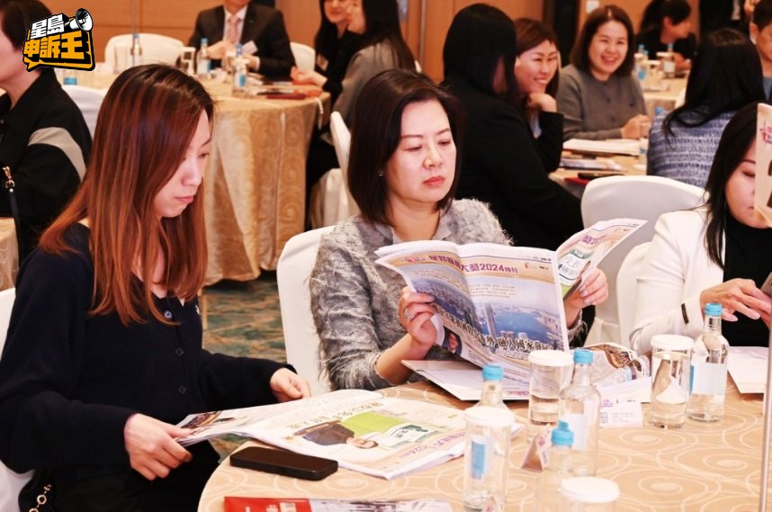 頒獎禮當日現場派發「星鑽服務大獎2024特刊」 頒獎禮當日現場派發「星鑽服務大獎2024特刊」