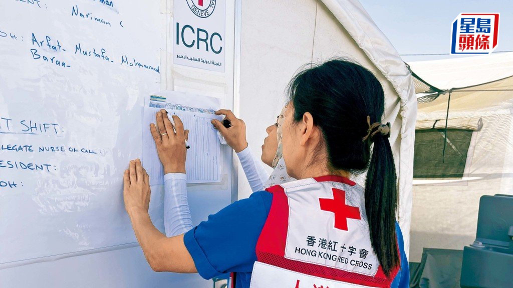 多达三万名义工包括医生、护士及其他专业人士，非常热心支持人道服务。